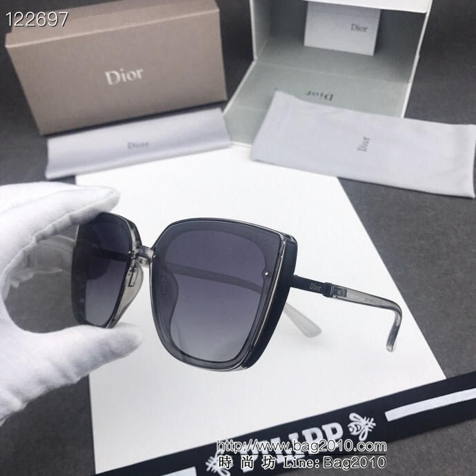 DIOR-迪奧 D家新款偏光墨鏡 高清寶麗來偏光鏡片 女款太陽鏡 8904  lly1204